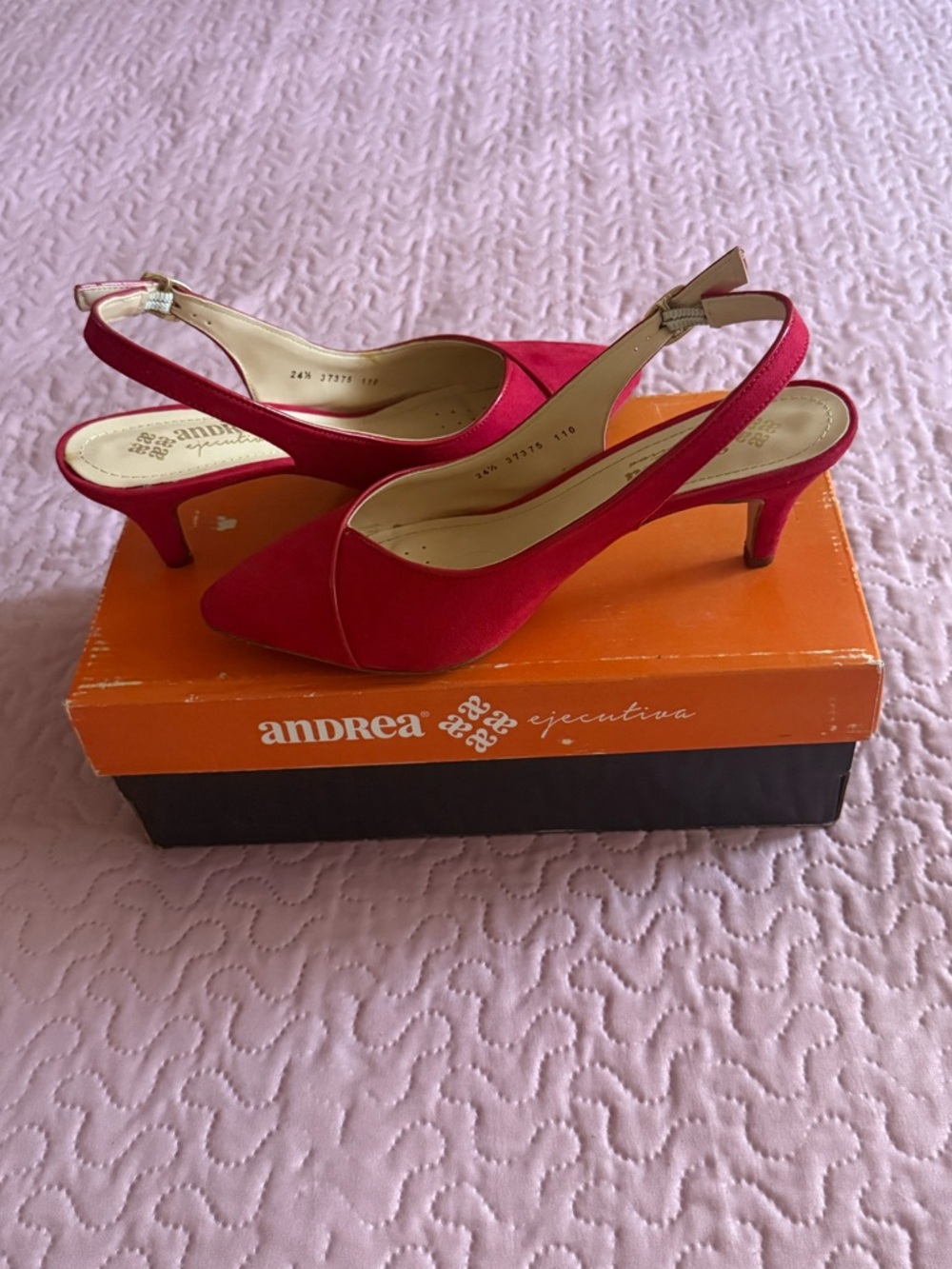 Pointed-Toe Slingback Heels